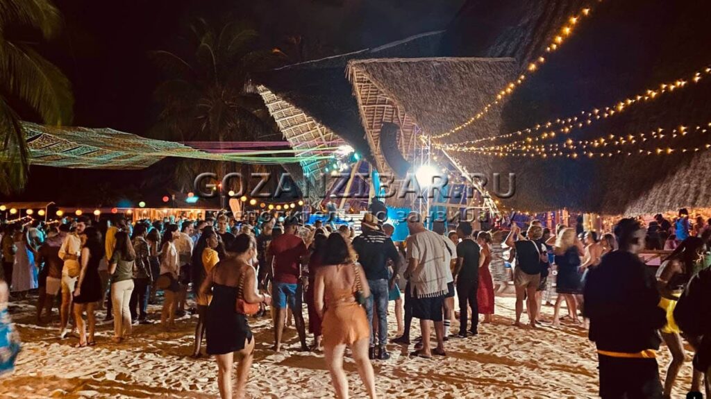 ночью на Занзибаре full moon party